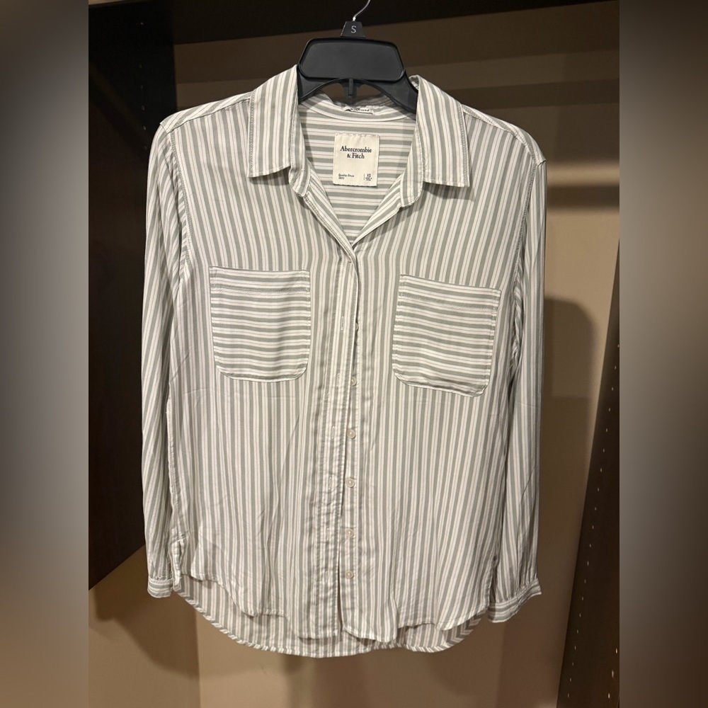 Abercrombie & Fitch Gray Striped Button Down Shirt